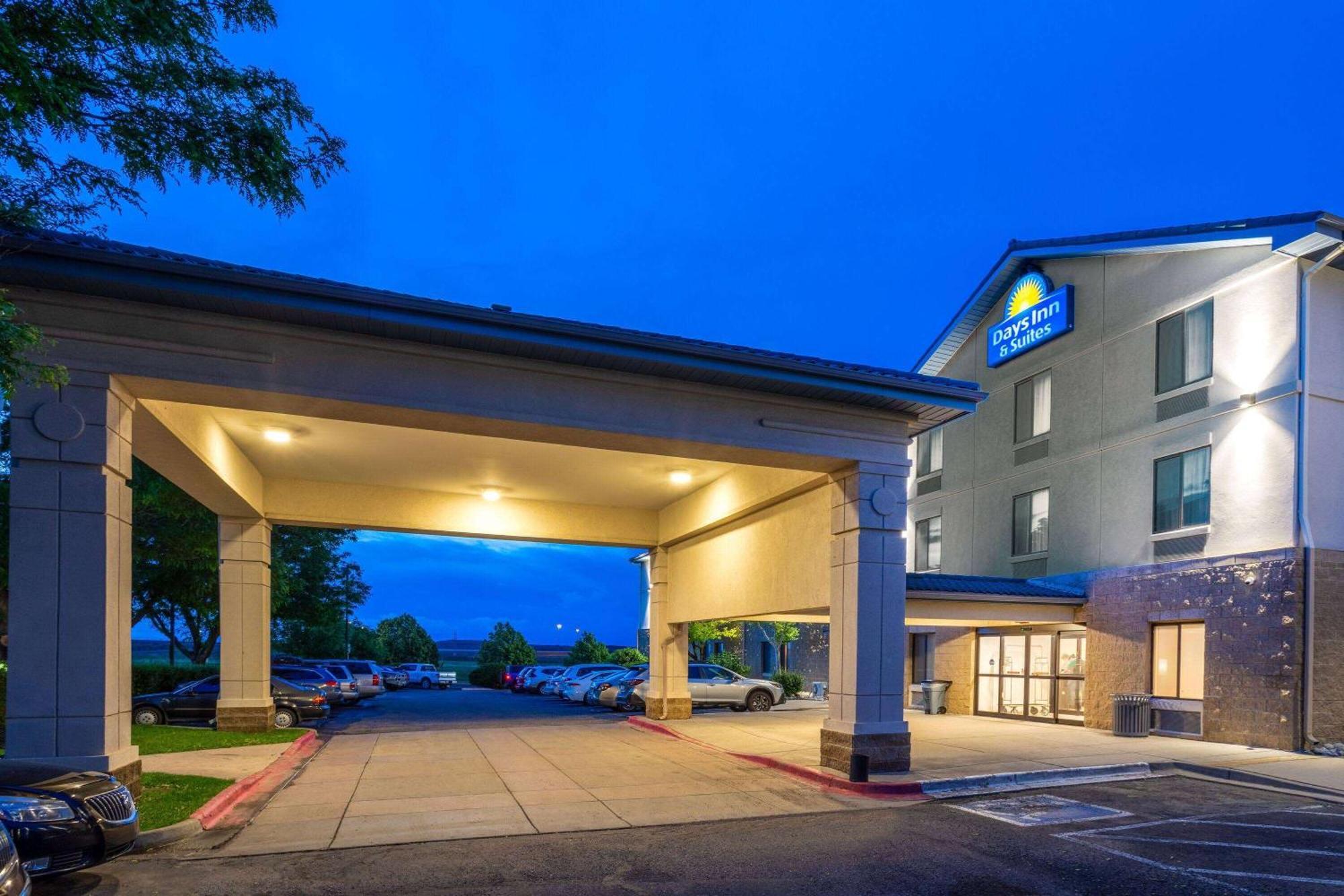 Days Inn & Suites By Wyndham Denver International Airport Exterior foto