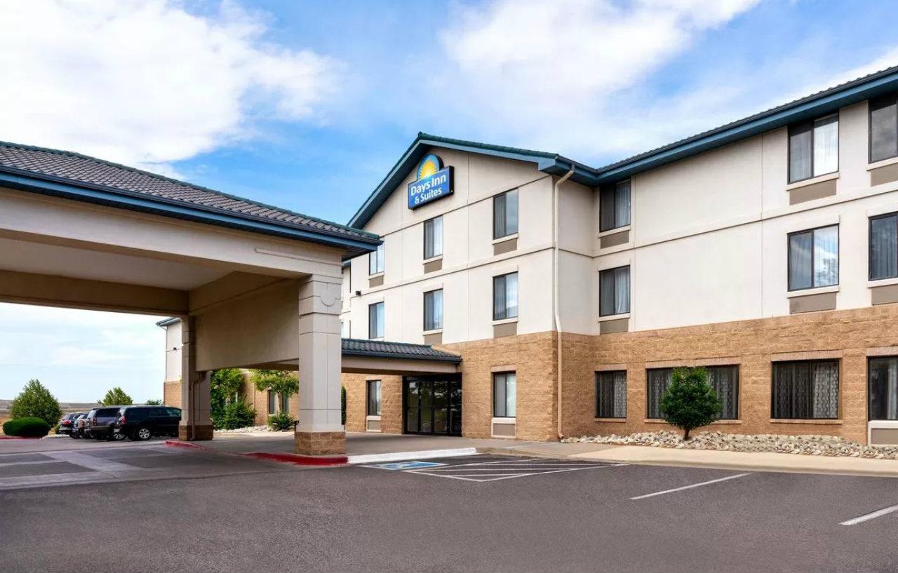 Days Inn & Suites By Wyndham Denver International Airport Exterior foto